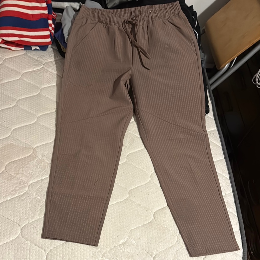 Tek Gear Brown Men’s M Drawstring casual/atheletic Pants. Ribbed texture
